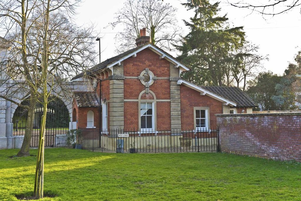 Property photo 1 of 7