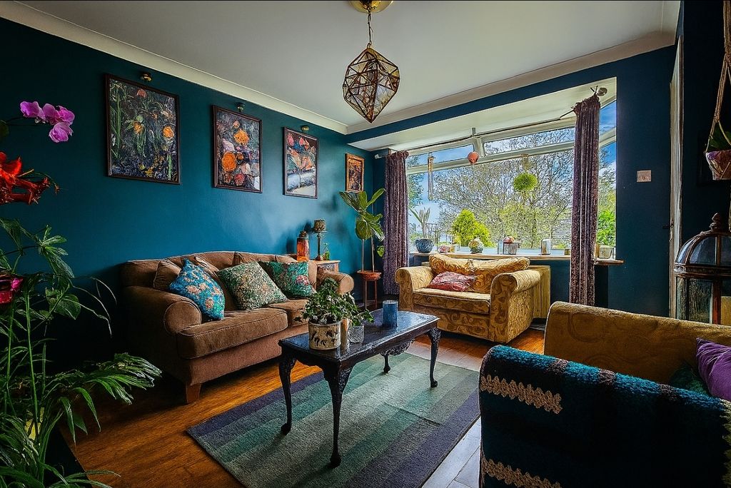 Property photo 3 of 18 Lounge