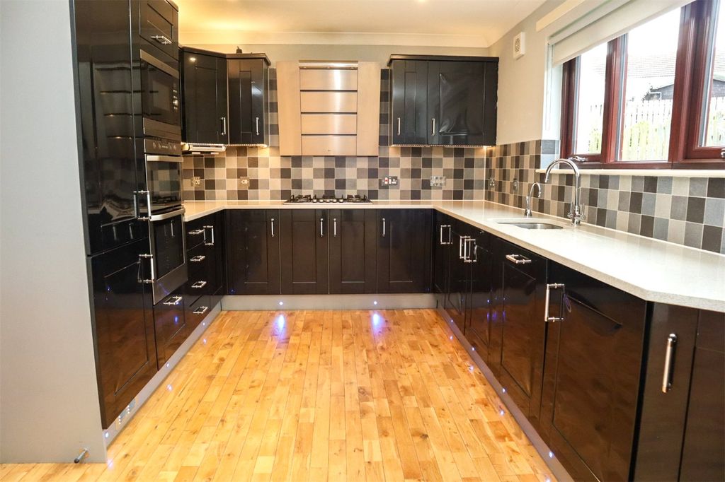 Property photo 3 of 21 Kitchen
