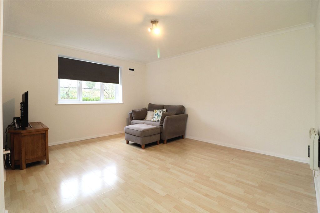 Property photo 3 of 6 Picture No. 12