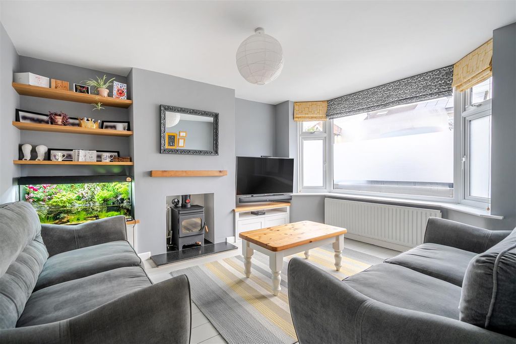 Property photo 3 of 19 Lounge