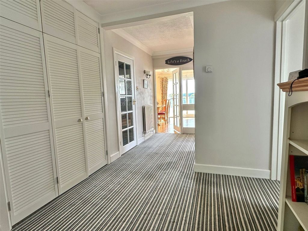 Property photo 3 of 16 Picture No. 11