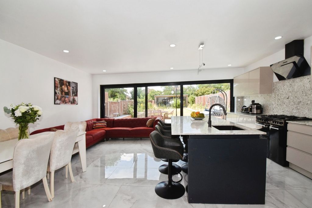 Property photo 2 of 22 Pbox-Img.Jpg