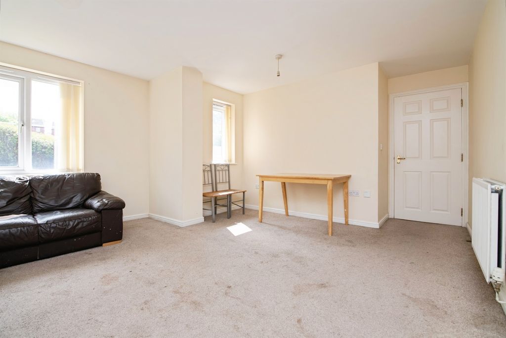 Property photo 3 of 12