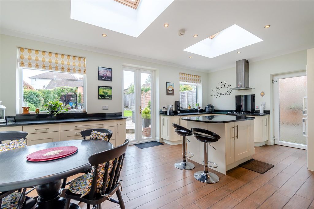 Property photo 2 of 19 8664282-Interior13.Jpg