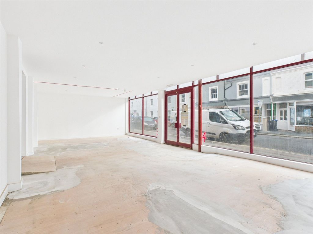 Property photo 1 of 7 Shop Front