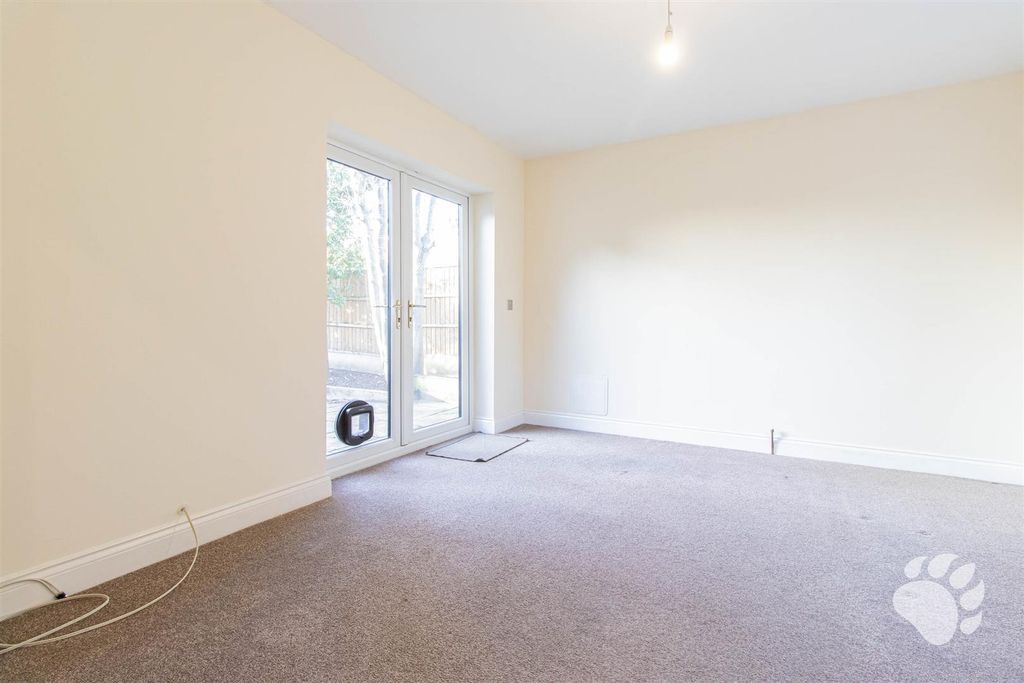 Property photo 2 of 17 Lounge