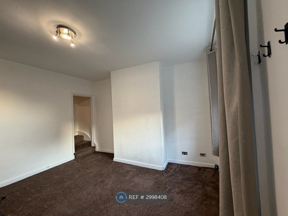 Property photo 1 of 11 Living Room