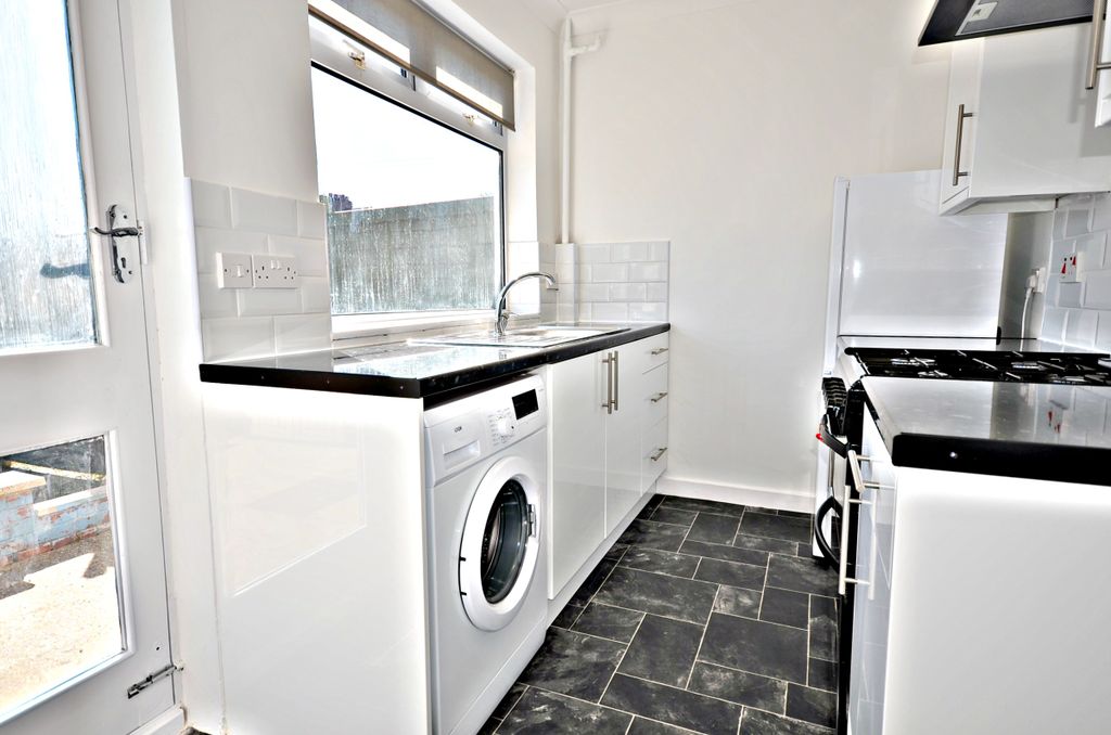 Property photo 2 of 9 Kitchen2.Jpg