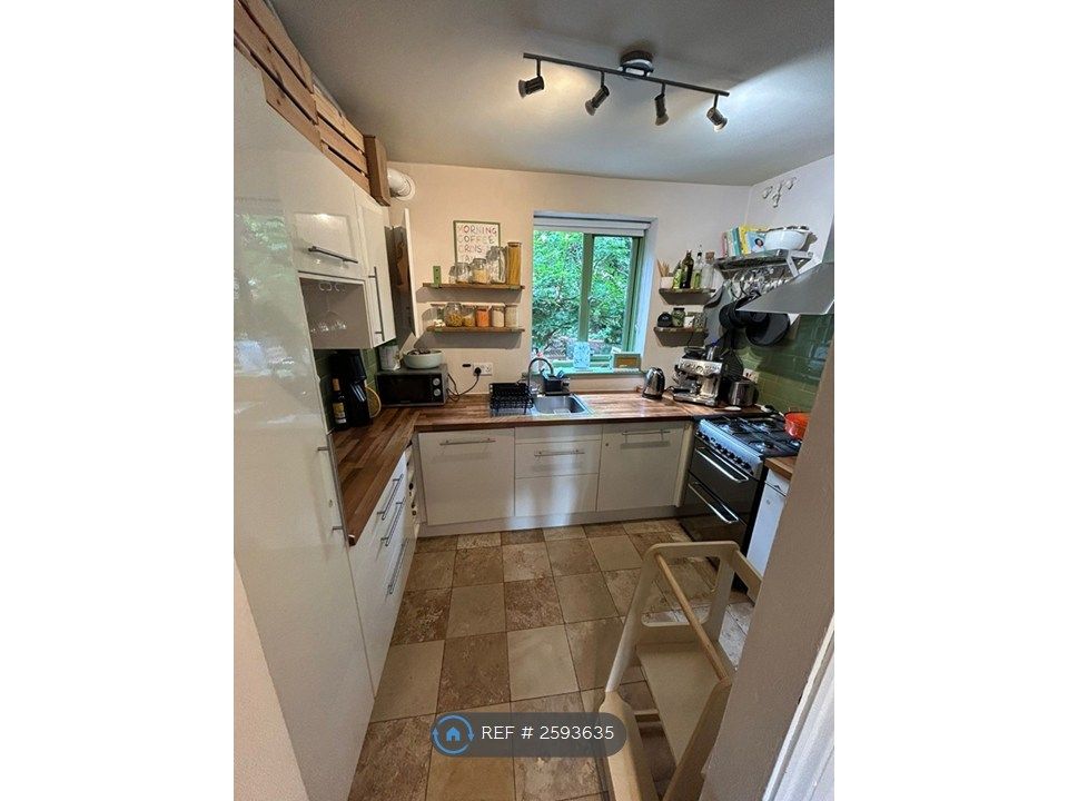 Property photo 2 of 9 Kitchen