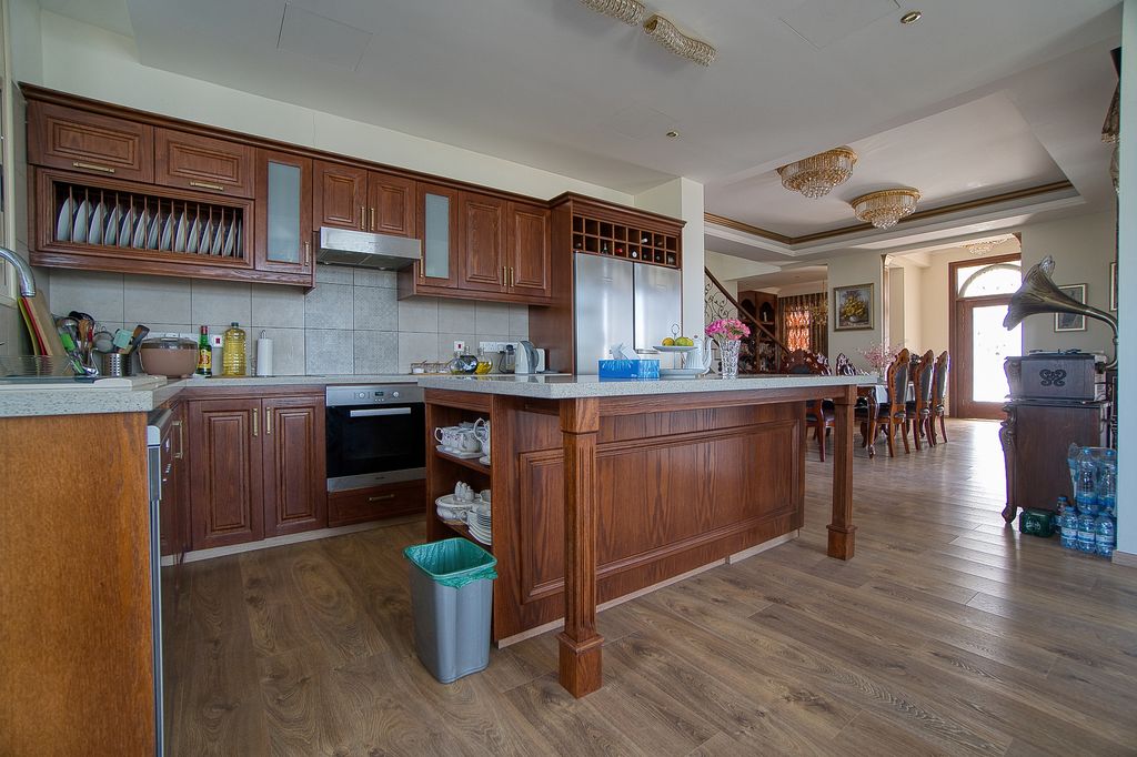 Property photo 3 of 54