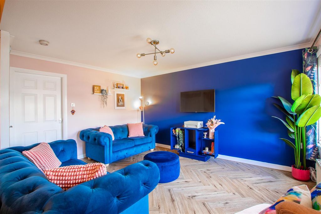 Property photo 3 of 14 Lounge-1.Jpg