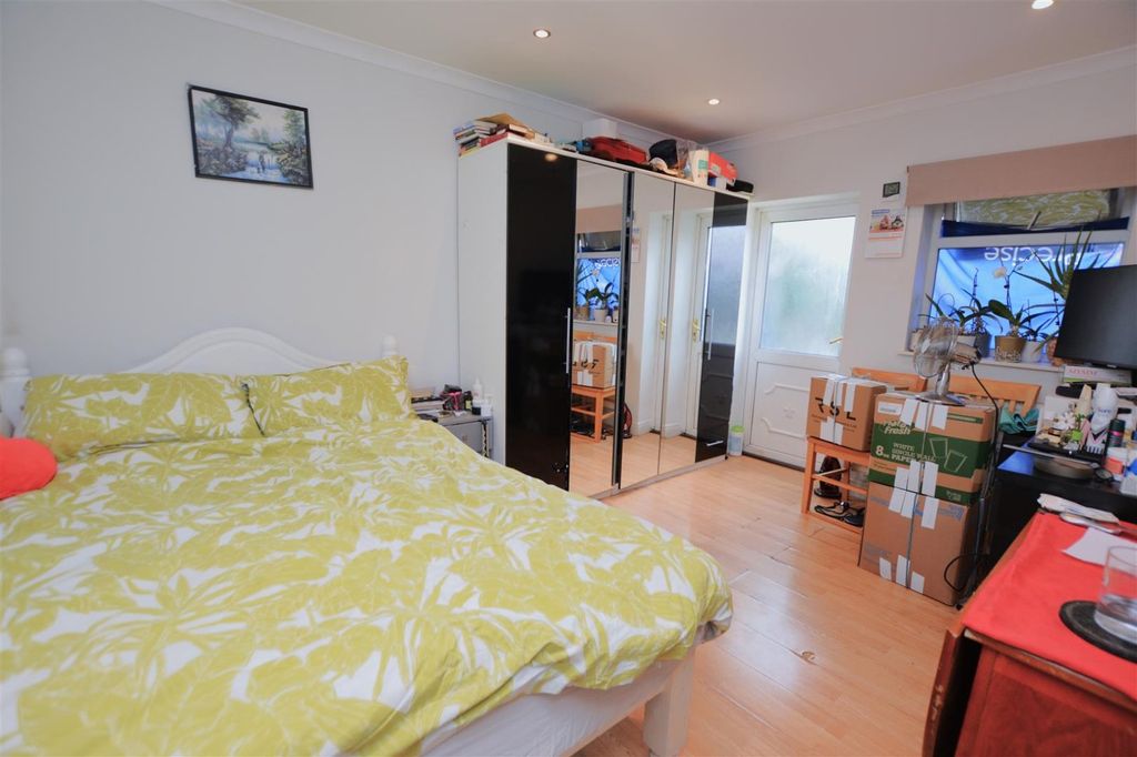 Property photo 3 of 6 Picture No. 06