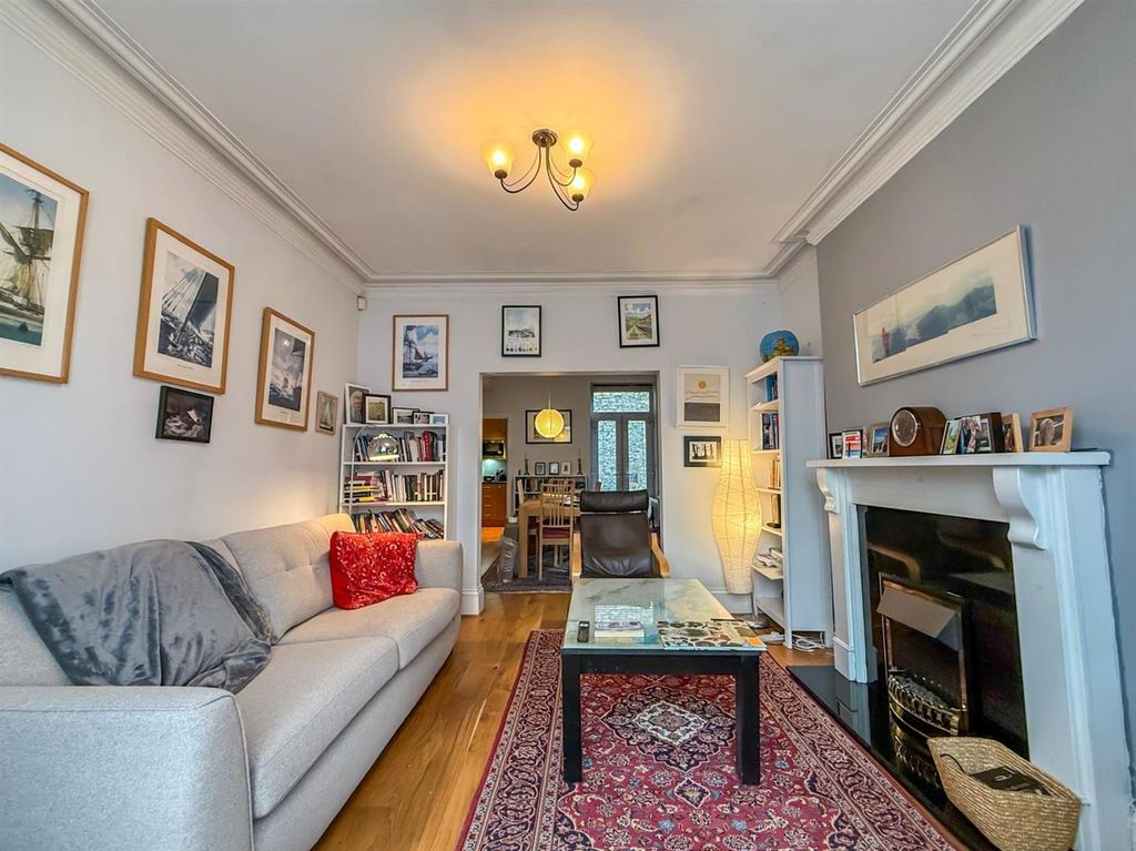 Property photo 3 of 17