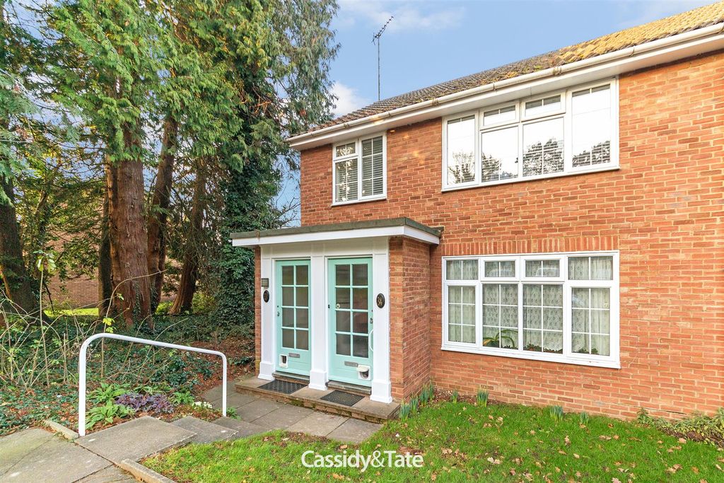 Property photo 1 of 17 33 Westminster Court-020.Jpg