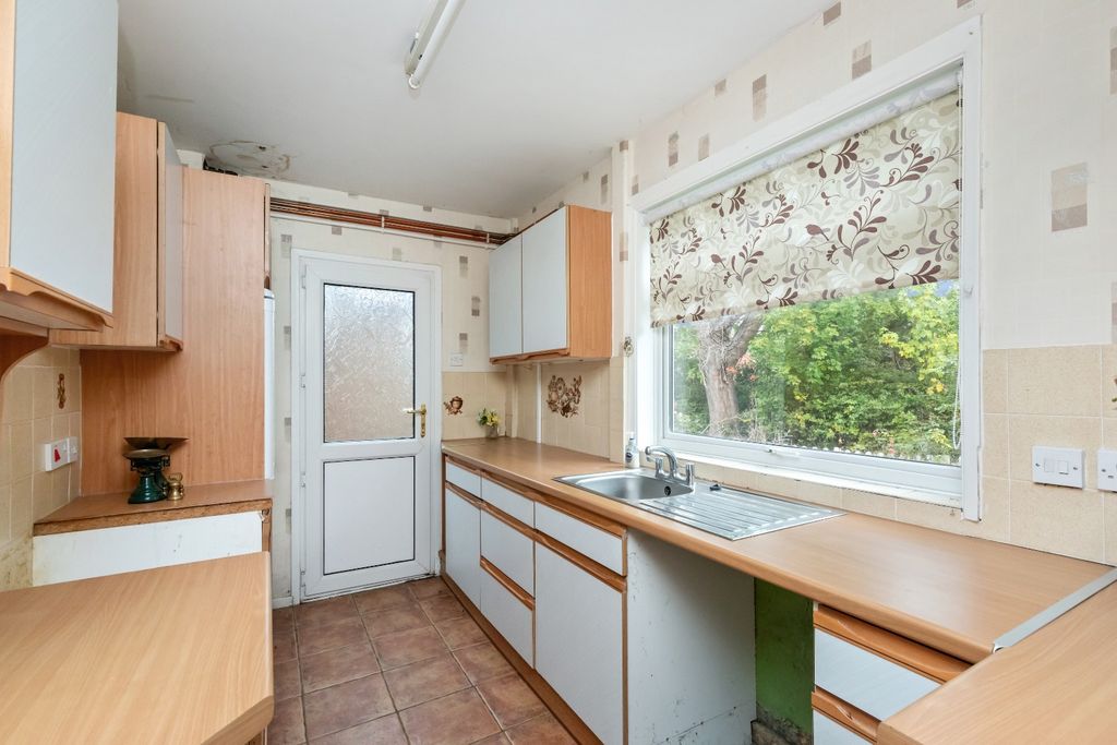Property photo 3 of 16 5677175