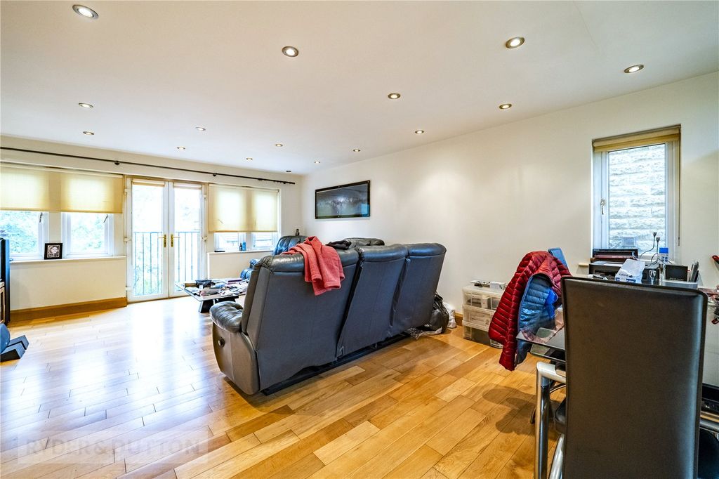 Property photo 3 of 22 Living Room