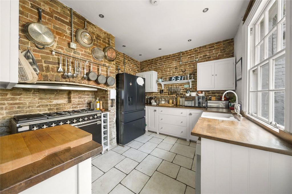 Property photo 3 of 25 Kitchen