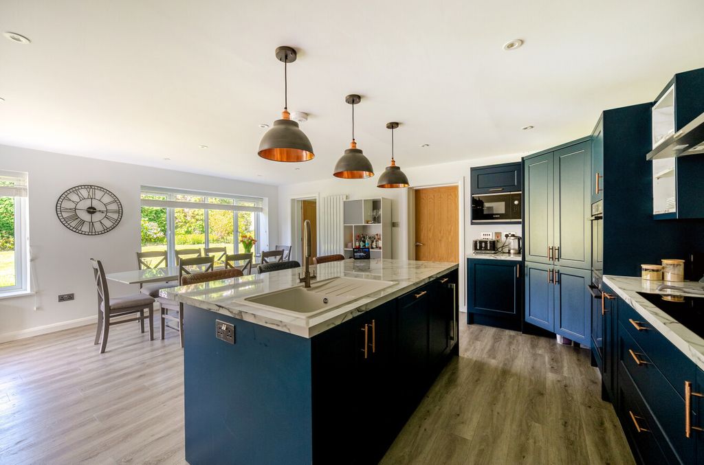 Property photo 3 of 41 1439449-34-69d675...