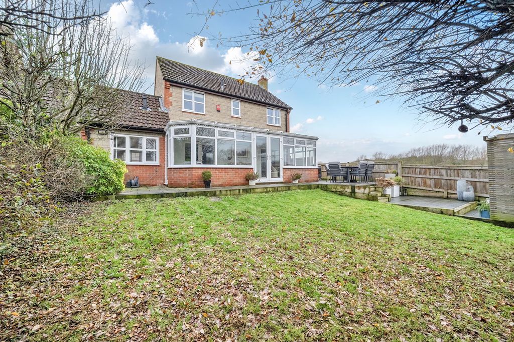 Property photo 2 of 23