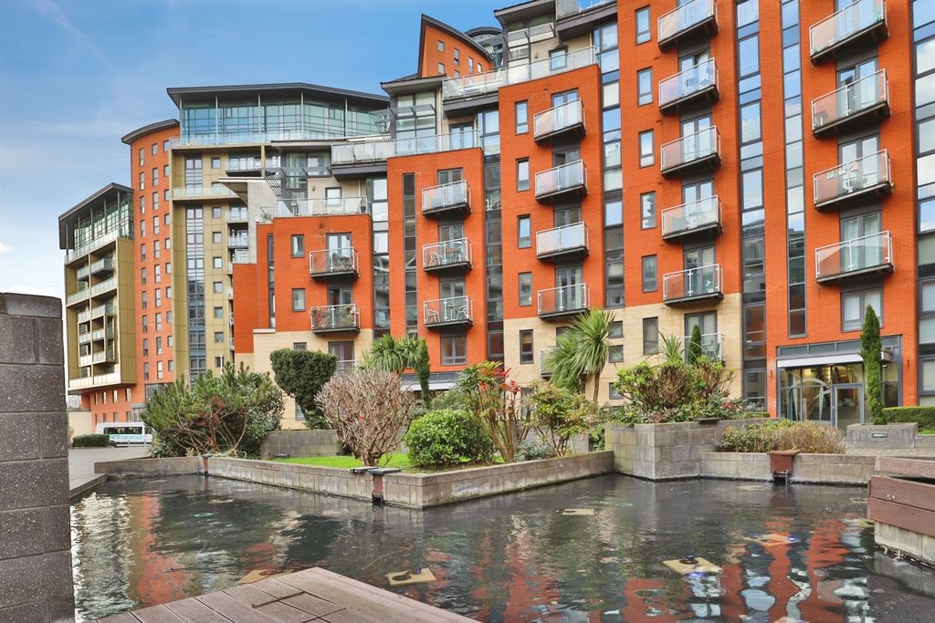 Property photo 1 of 20