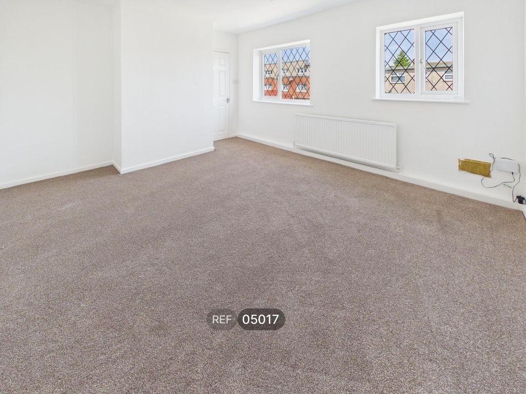 Property photo 2 of 11 Living Room