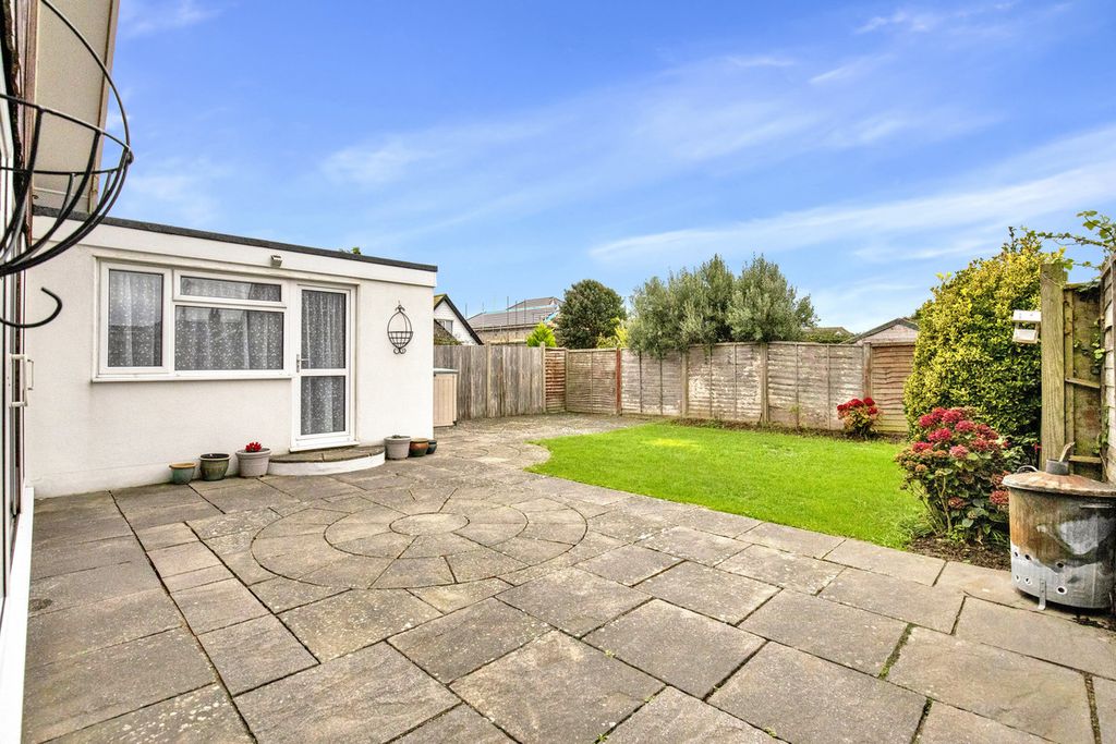 Property photo 2 of 27