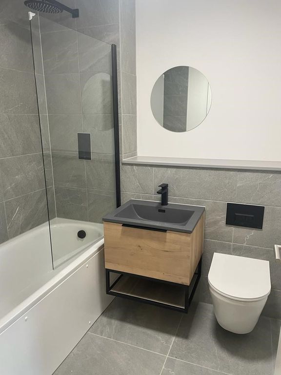 Property photo 3 of 8 Bathroom