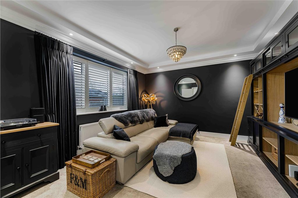 Property photo 2 of 30