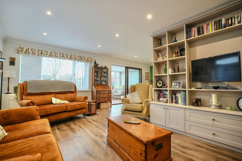 Property photo 2 of 25