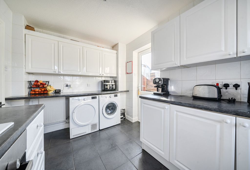 Property photo 3 of 13 1419317-15-699De2...