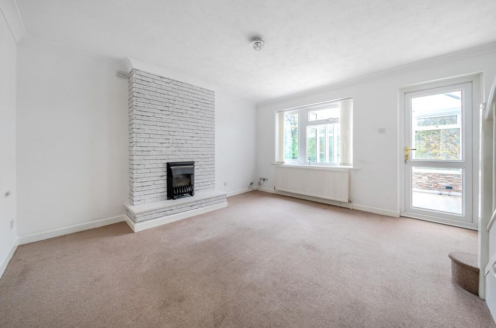 Property photo 2 of 16 1375873-13-6908B00672F8F.Jpg