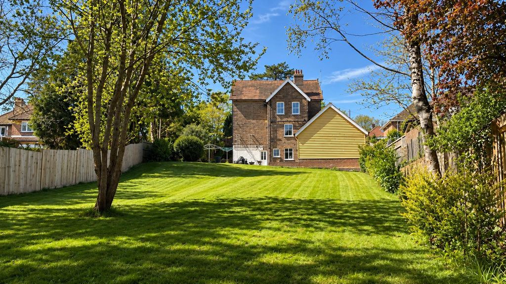Property photo 3 of 54 B3A07d0B-9B25-4d71-842d-1Bfe312A7667.Png