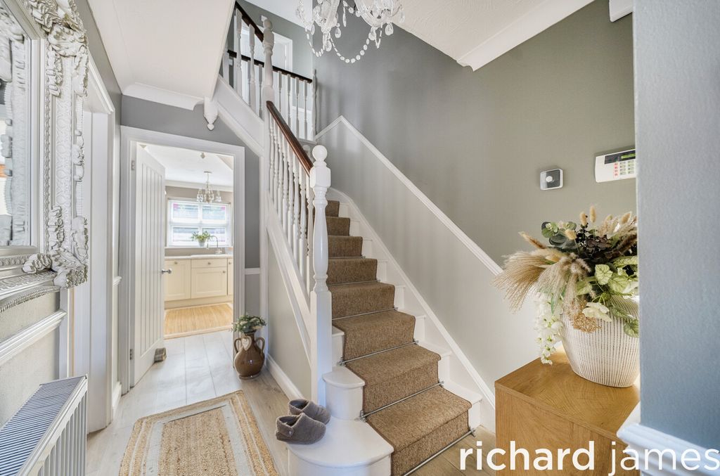 Property photo 3 of 19 F794dc861A5c4Bf3A7385A292A2B101c