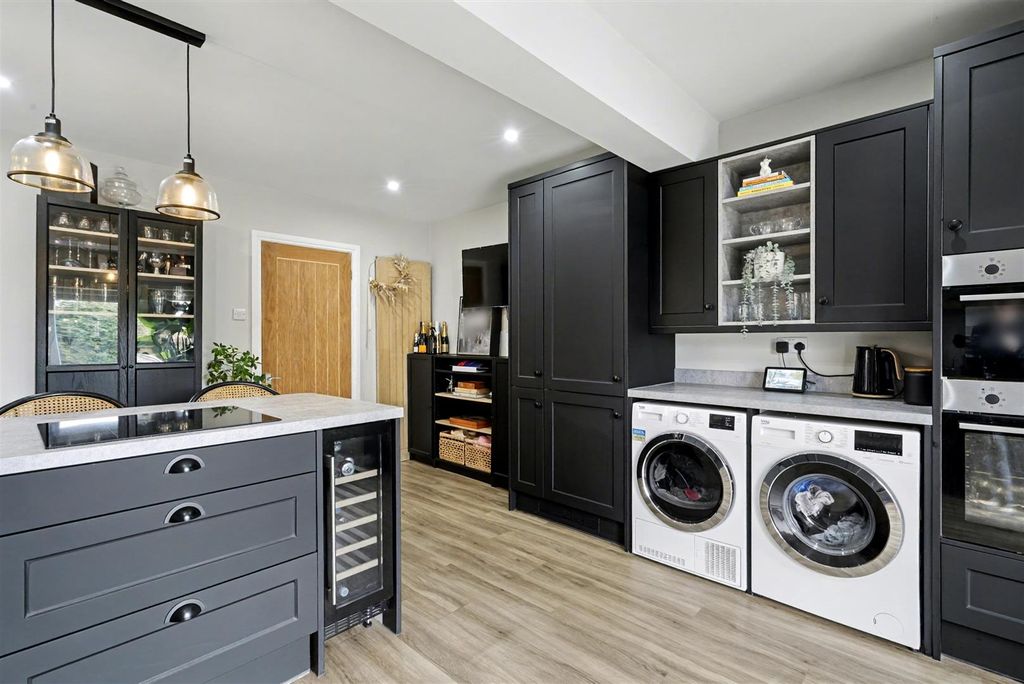Property photo 3 of 17 Living/Dining Kitchen
