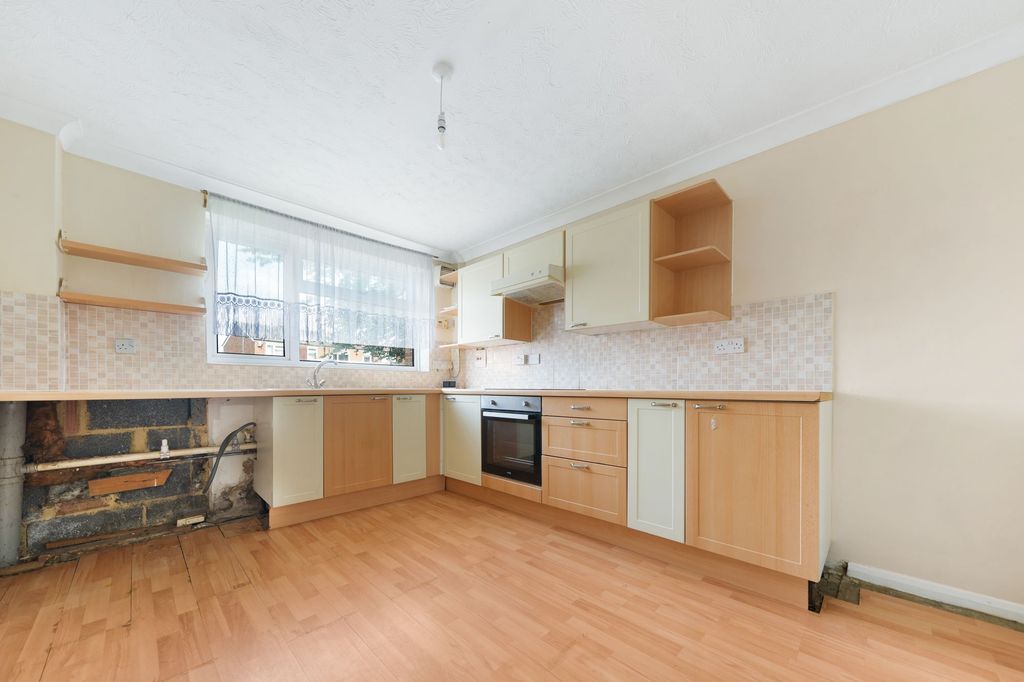 Property photo 2 of 10 2 Hutchings - Kitchen