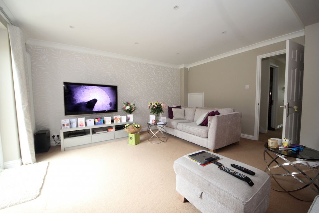 Property photo 3 of 19 Gallery