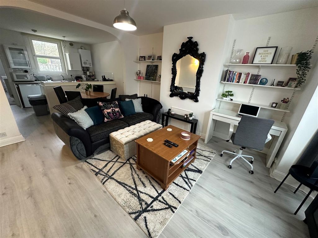 Property photo 3 of 8 Coopers Estate Agents
