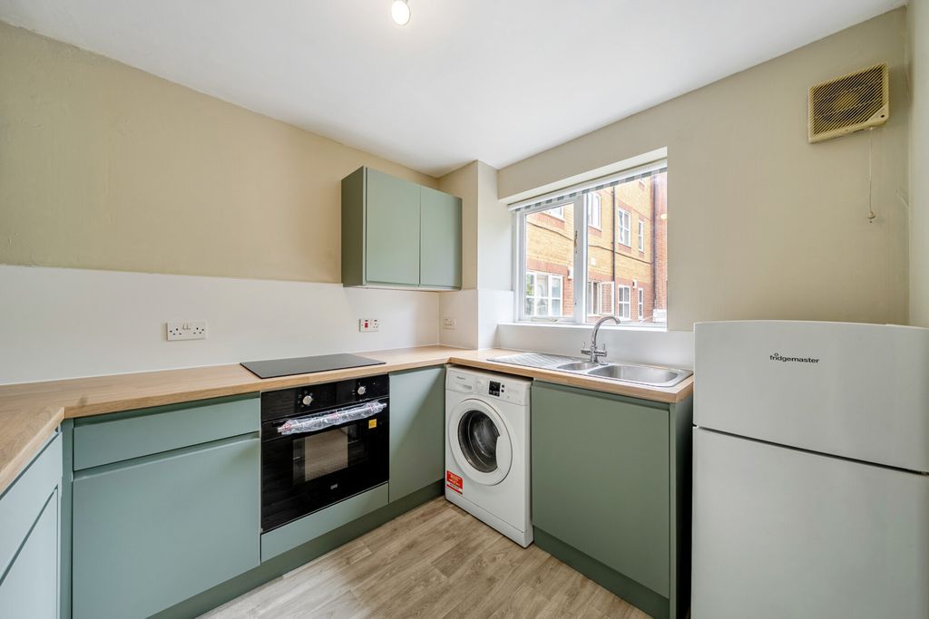 Property photo 3 of 18 1524068-4-1A0B451...