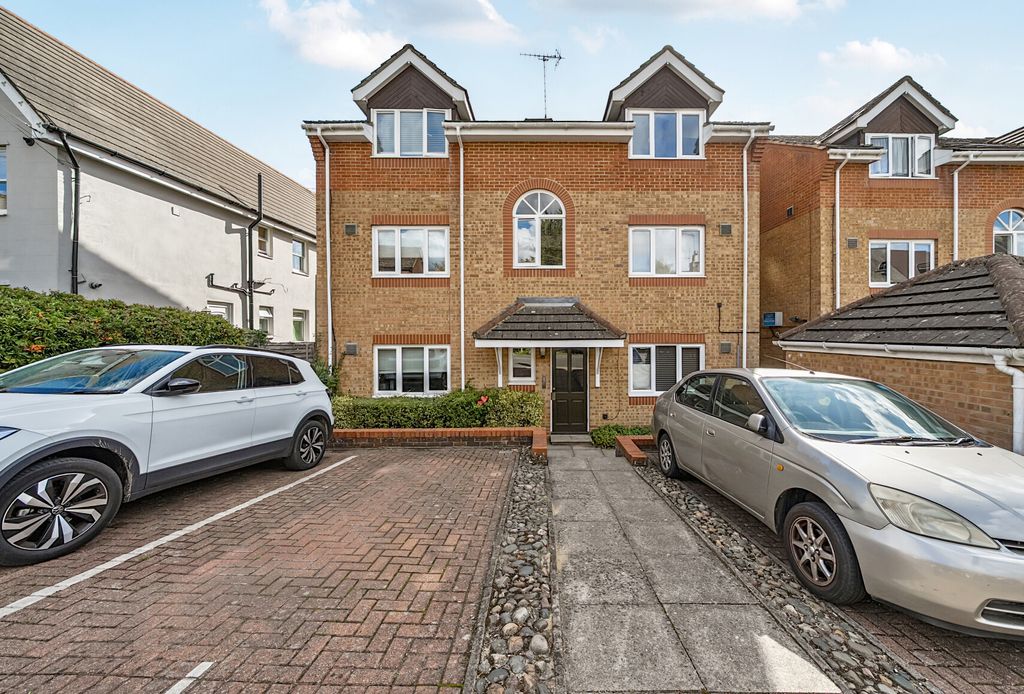 Property photo 3 of 17 1348159-13-68Bffc...