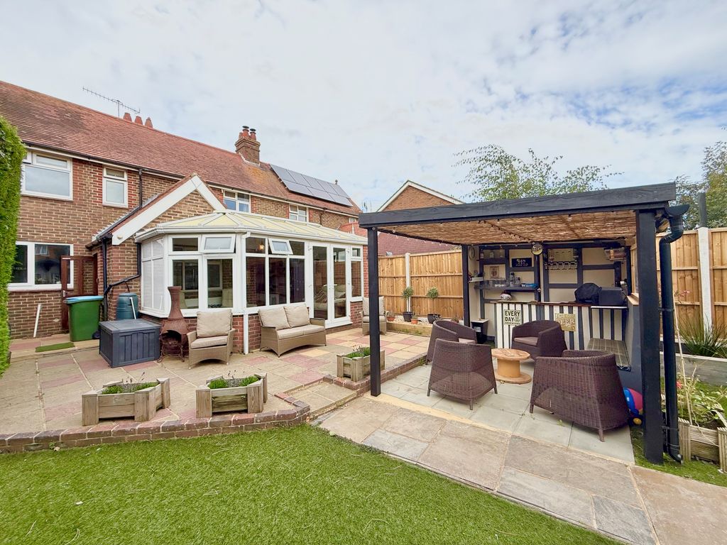 Property photo 1 of 22 Belverdere Rear And Bar