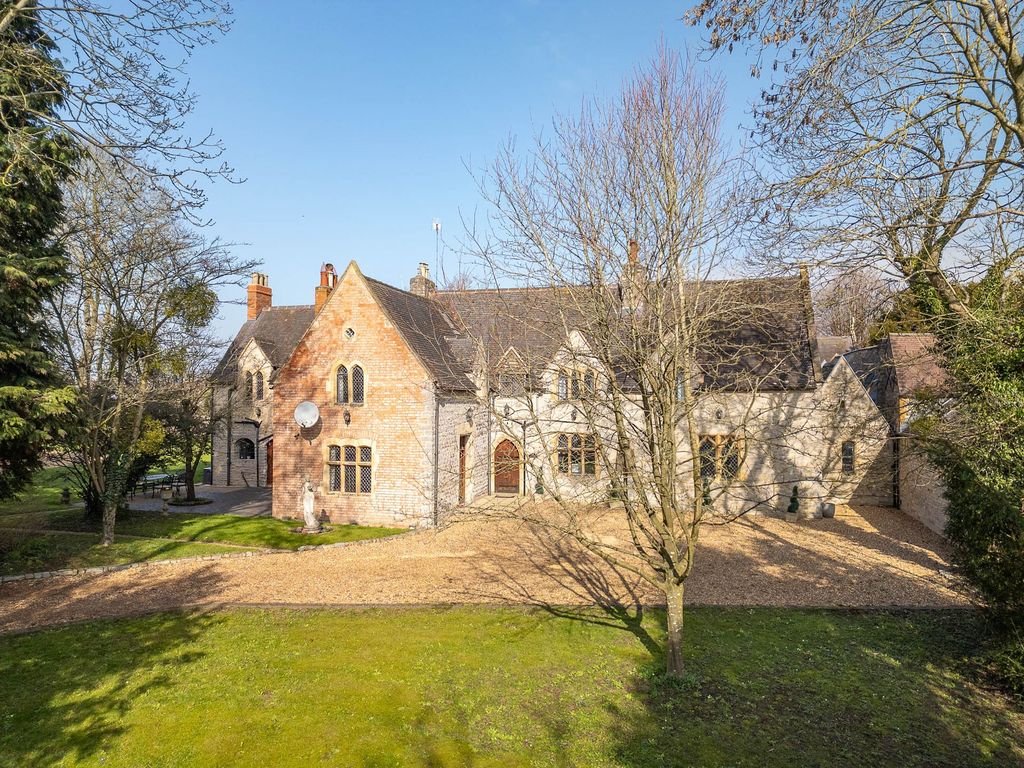 Property photo 2 of 46