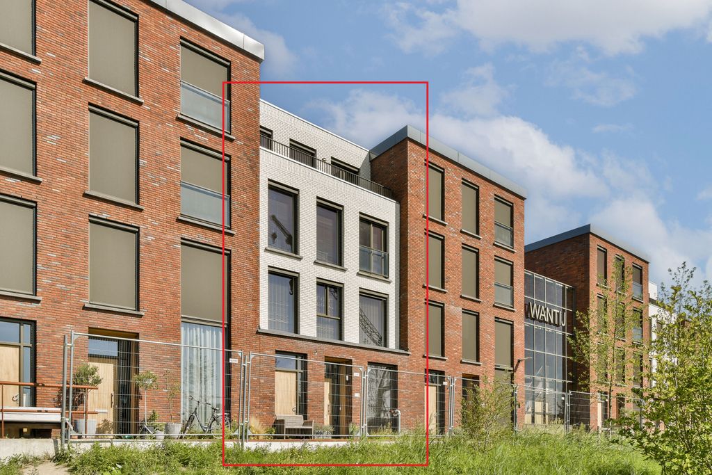 Property photo 3 of 37