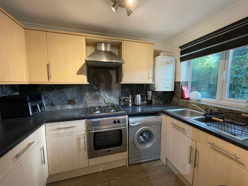 Property photo 2 of 5 Kitchen