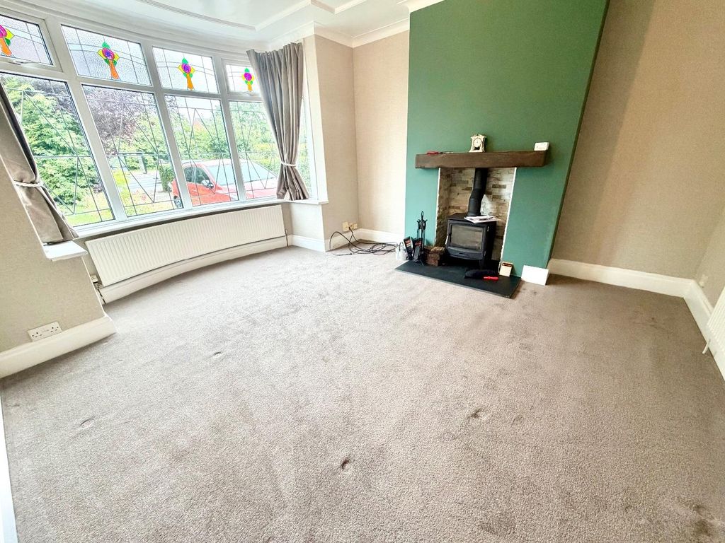 Property photo 2 of 14 Lounge