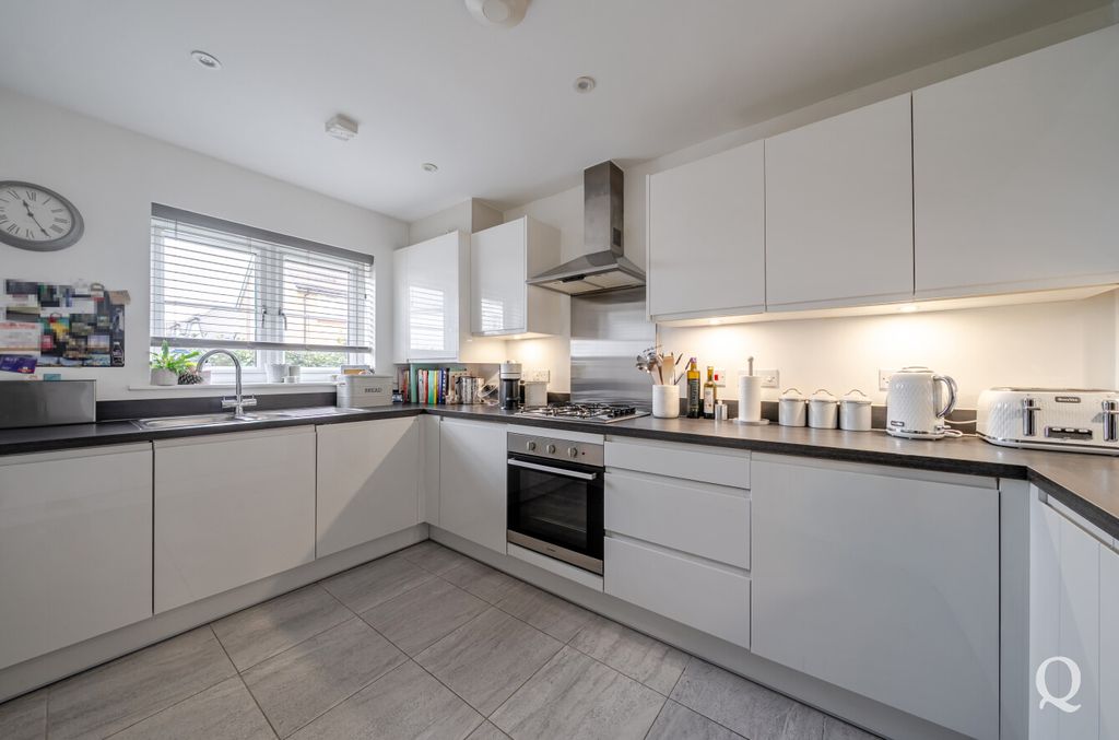 Property photo 3 of 22 E231452c-Ca54-498...