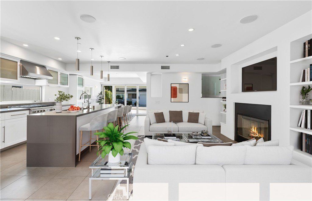 Property photo 2 of 72