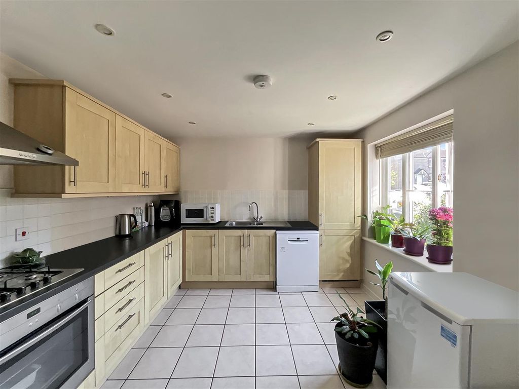 Property photo 3 of 16 Kitchen/Diner