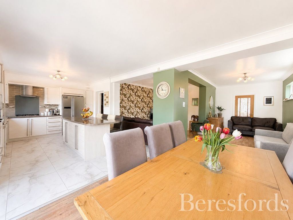 Property photo 2 of 39 Picture No. 25