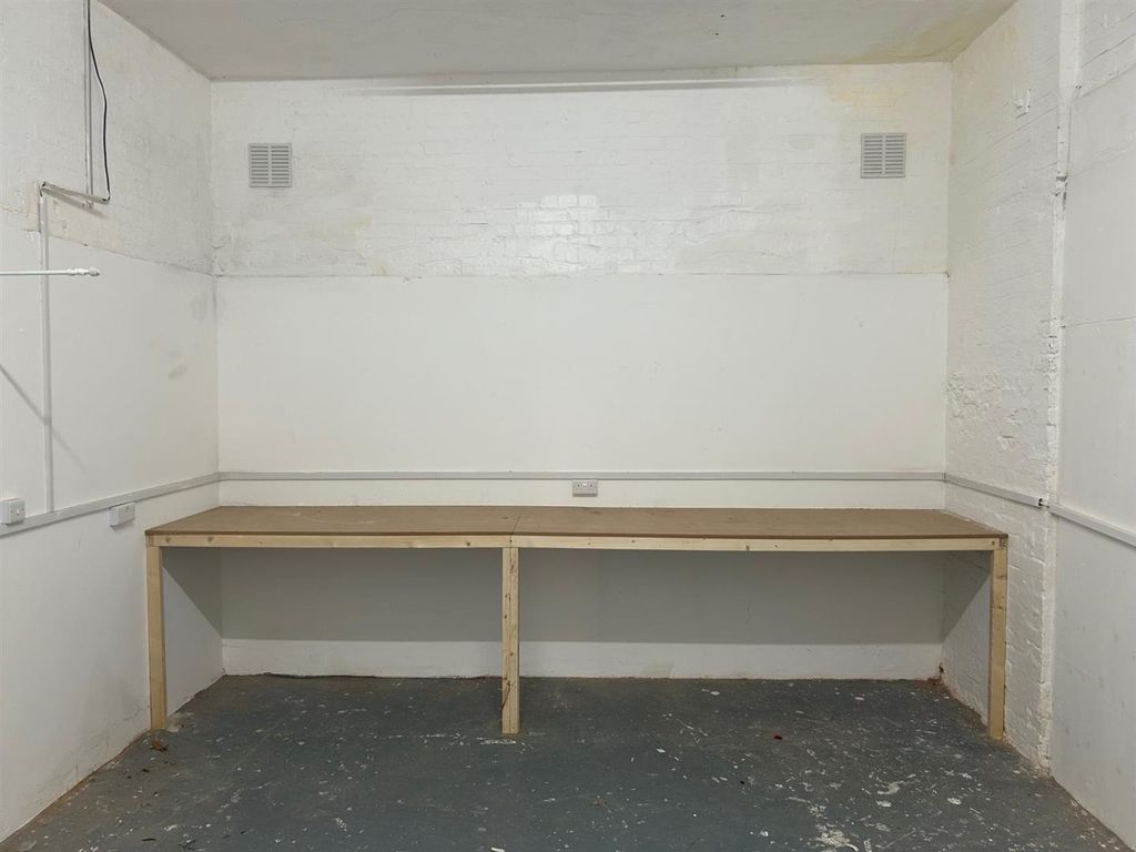 Property photo 3 of 11 Stephen House 1B Darnley Road London E9 6Qh     (U